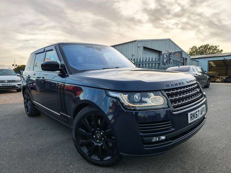 A 2017 LAND ROVER RANGE ROVER SDV8 AUTOBIOGRAPHY A 2017 LAND ROVER RANGE ROVER SDV8 AUTOBIOGRAPHY