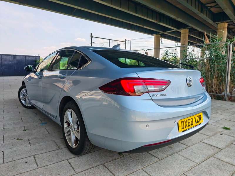 A 2018 VAUXHALL INSIGNIA GRAND SPORT TECH LINE NAV A 2018 VAUXHALL INSIGNIA GRAND SPORT TECH LINE NAV