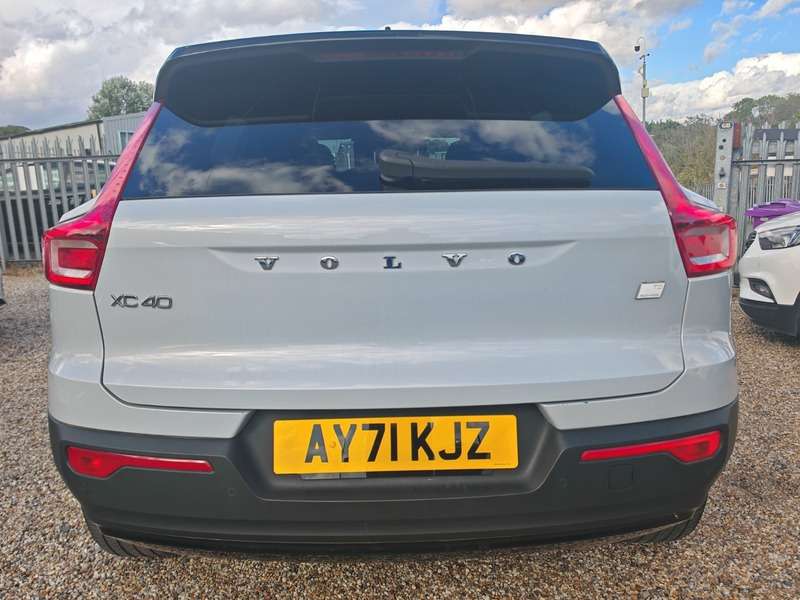 2021 VOLVO XC40 2021 VOLVO XC40