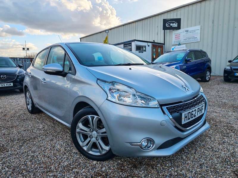 A 2012 PEUGEOT 208 A 2012 PEUGEOT 208