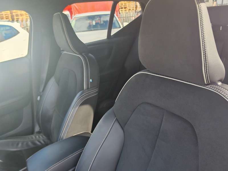 2021 VOLVO XC40 2021 VOLVO XC40