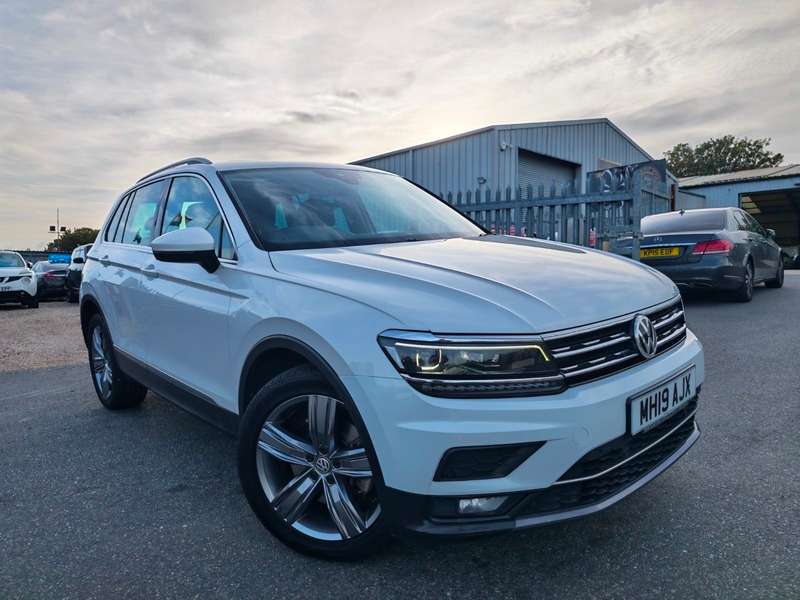A 2019 VOLKSWAGEN TIGUAN SEL TSI 4MOTION DSG A 2019 VOLKSWAGEN TIGUAN SEL TSI 4MOTION DSG