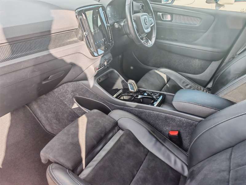 2021 VOLVO XC40 2021 VOLVO XC40