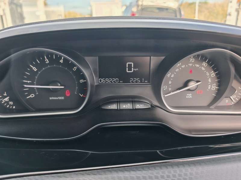 2018 PEUGEOT 2008 2018 PEUGEOT 2008