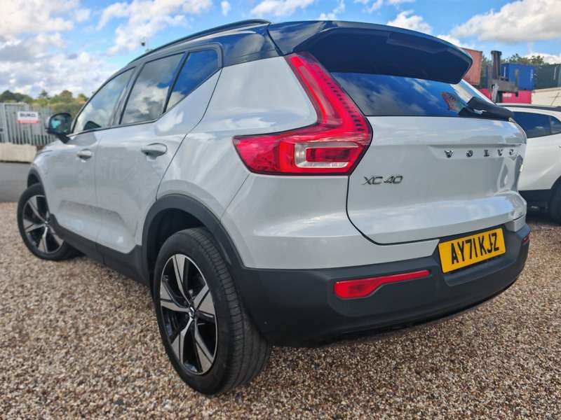 2021 VOLVO XC40 2021 VOLVO XC40