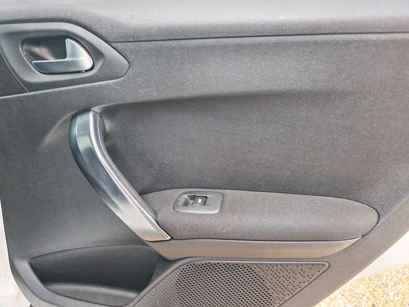 2018 PEUGEOT 2008 2018 PEUGEOT 2008