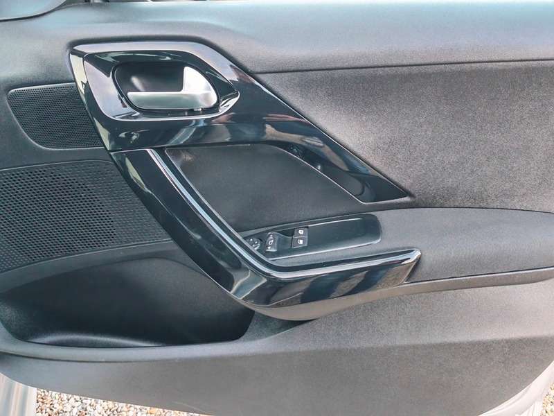 2012 PEUGEOT 208 2012 PEUGEOT 208