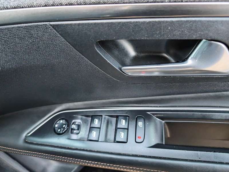 2017 PEUGEOT 3008 2017 PEUGEOT 3008