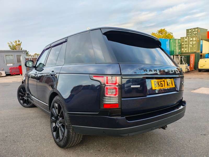 A 2017 LAND ROVER RANGE ROVER SDV8 AUTOBIOGRAPHY A 2017 LAND ROVER RANGE ROVER SDV8 AUTOBIOGRAPHY
