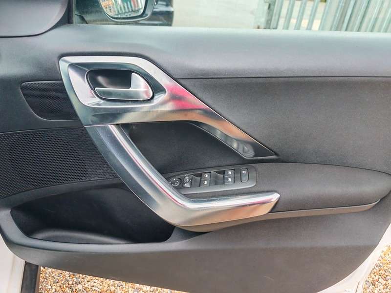 2018 PEUGEOT 2008 2018 PEUGEOT 2008