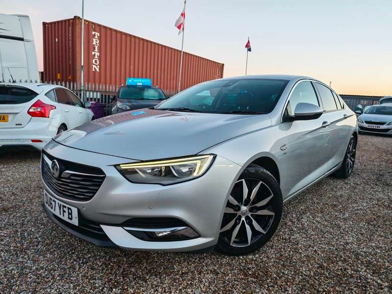 A 2017 VAUXHALL INSIGNIA GRAND SPORT SRI NAV A 2017 VAUXHALL INSIGNIA GRAND SPORT SRI NAV