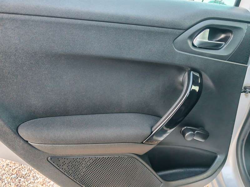 2012 PEUGEOT 208 2012 PEUGEOT 208