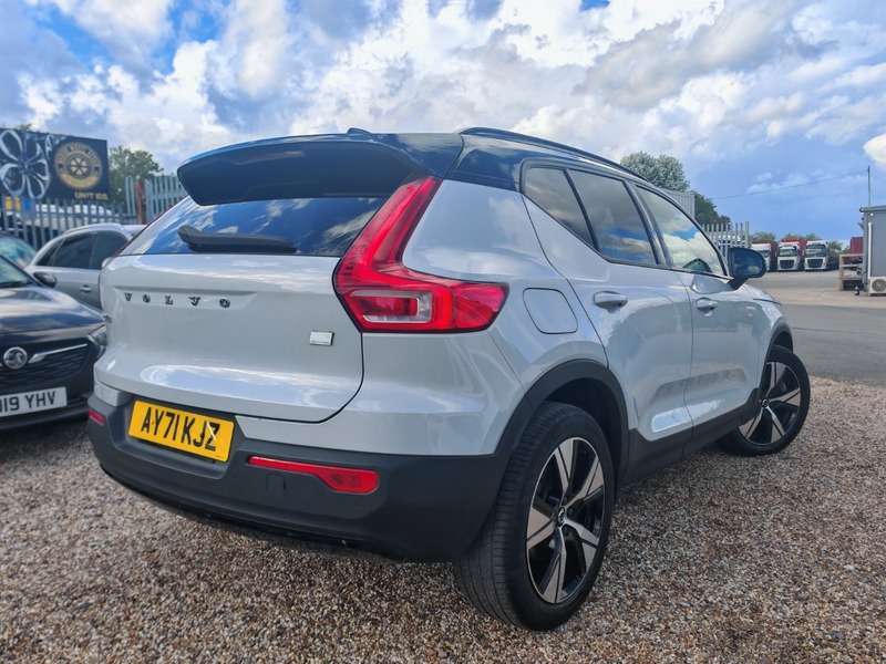 2021 VOLVO XC40 2021 VOLVO XC40