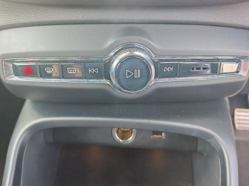 2021 VOLVO XC40 2021 VOLVO XC40