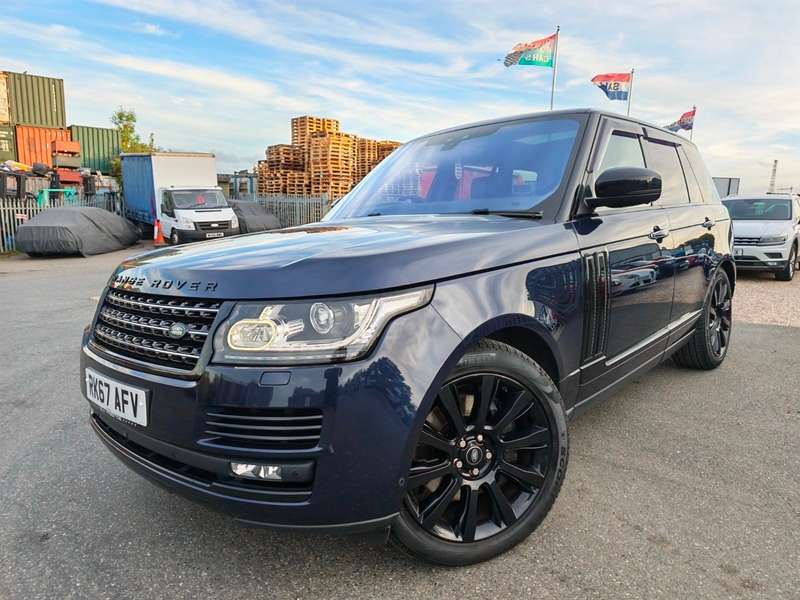 A 2017 LAND ROVER RANGE ROVER SDV8 AUTOBIOGRAPHY A 2017 LAND ROVER RANGE ROVER SDV8 AUTOBIOGRAPHY