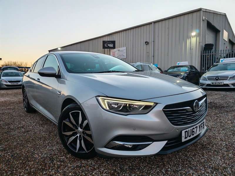 A 2017 VAUXHALL INSIGNIA GRAND SPORT SRI NAV A 2017 VAUXHALL INSIGNIA GRAND SPORT SRI NAV