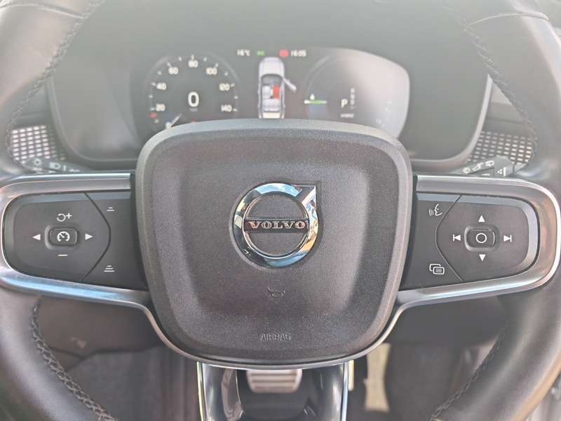 2021 VOLVO XC40 2021 VOLVO XC40