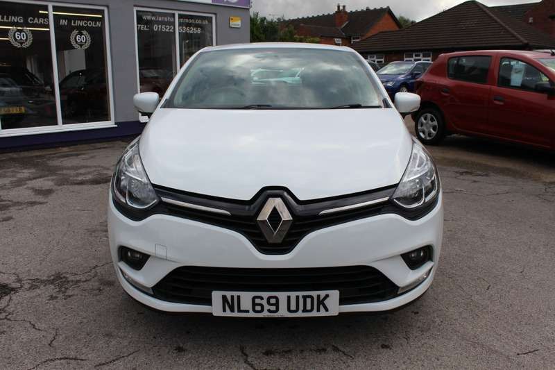 A 2019 RENAULT CLIO 1.0 PLAY TCE A 2019 RENAULT CLIO 1.0 PLAY TCE