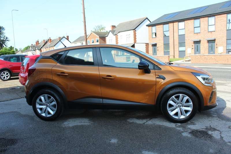 A 2021 RENAULT CAPTUR PLAY TCE A 2021 RENAULT CAPTUR PLAY TCE