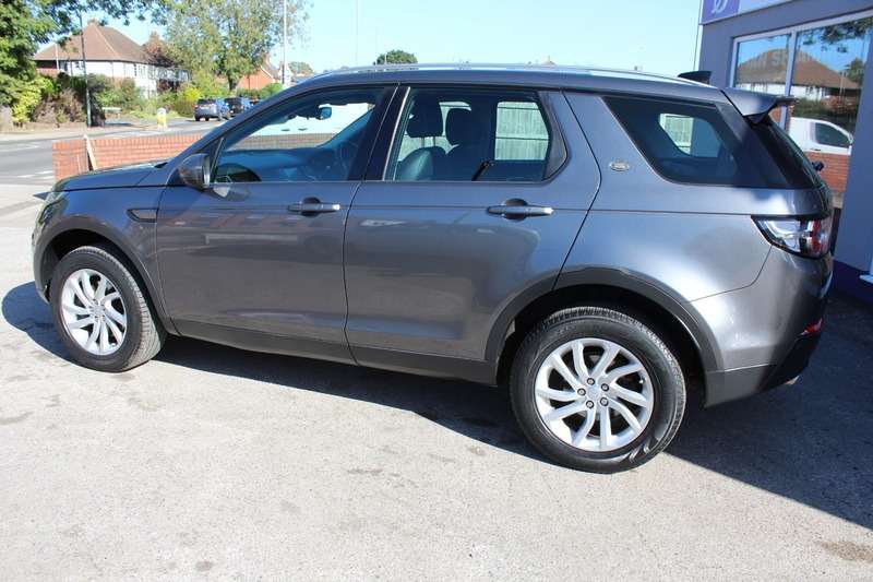 A 2017 LAND ROVER DISCOVERY SPORT 2.0 TD4 SE TECH A 2017 LAND ROVER DISCOVERY SPORT 2.0 TD4 SE TECH