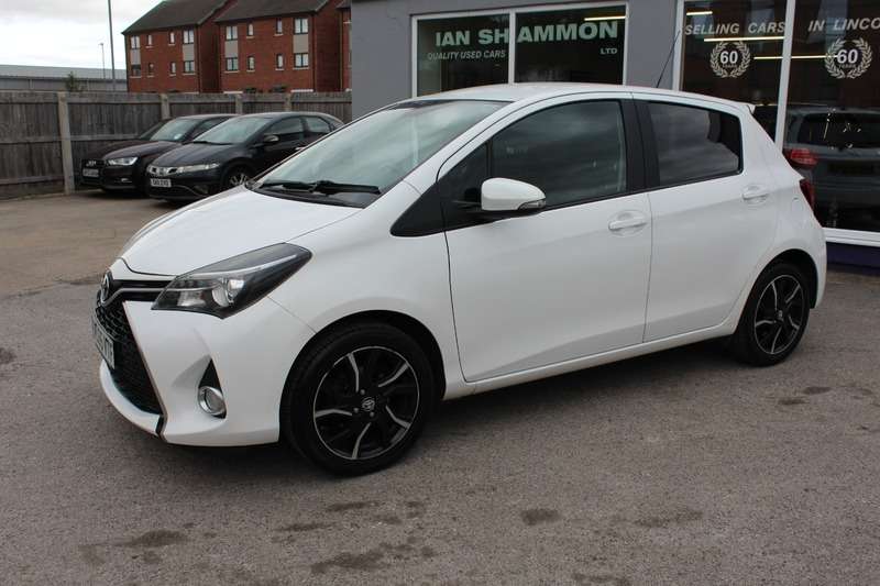 A 2015 TOYOTA YARIS 1.3 VVT-I DESIGN FIVE DOOR A 2015 TOYOTA YARIS 1.3 VVT-I DESIGN FIVE DOOR