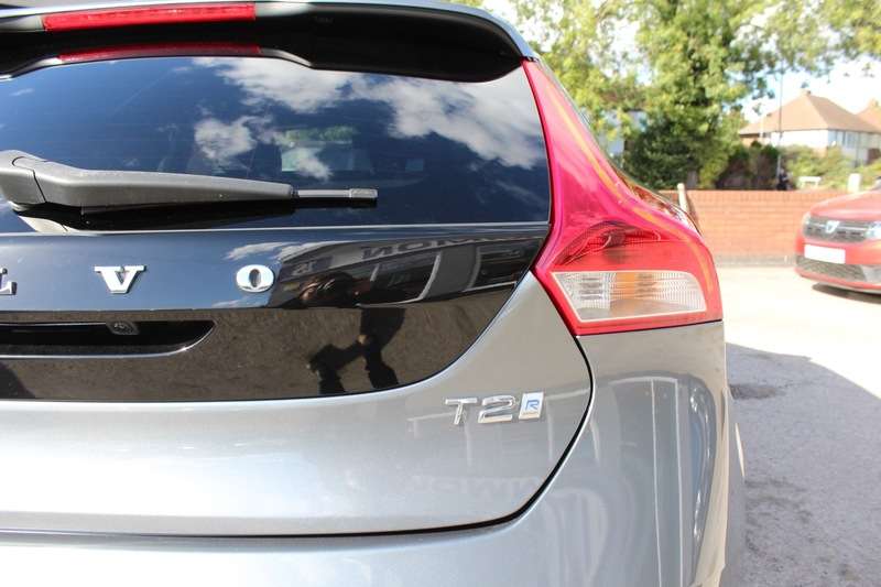 2019 VOLVO V40 2019 VOLVO V40