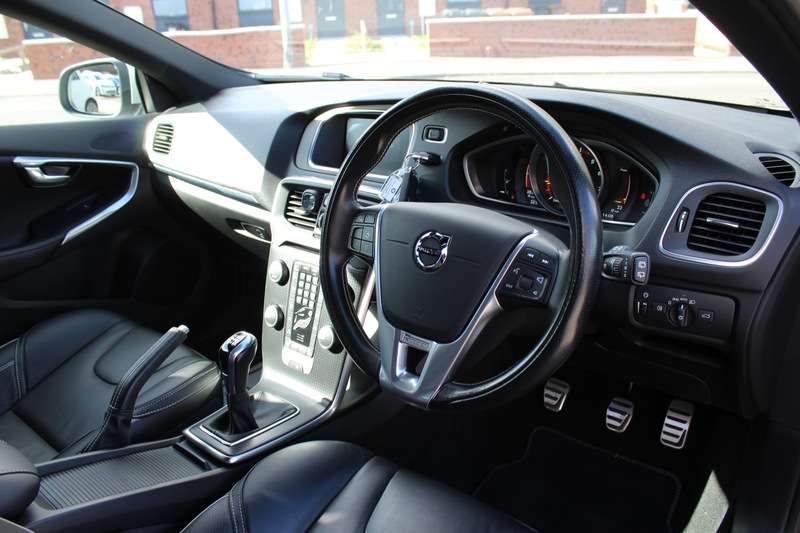 2019 VOLVO V40 2019 VOLVO V40