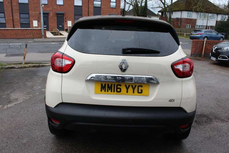 A 2016 RENAULT CAPTUR ICONIC NAV DCI A 2016 RENAULT CAPTUR ICONIC NAV DCI