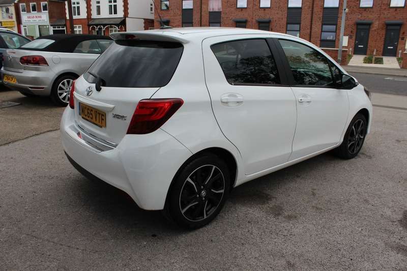 2015 TOYOTA YARIS 2015 TOYOTA YARIS