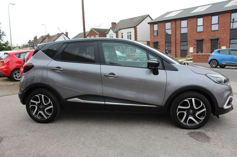 A 2019 RENAULT CAPTUR ICONIC TCE A 2019 RENAULT CAPTUR ICONIC TCE