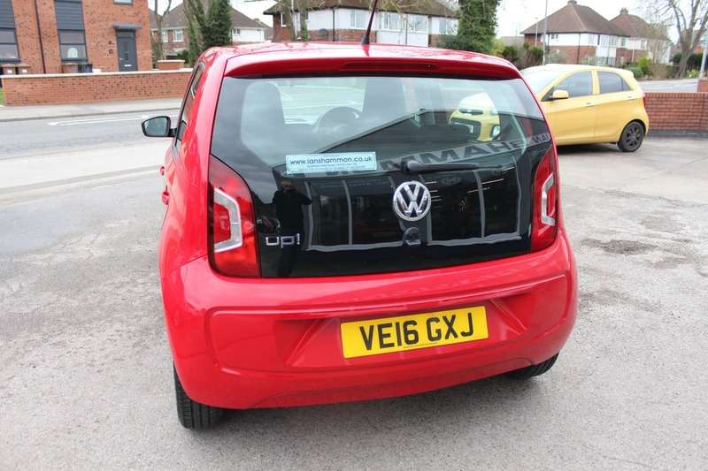 A 2016 VOLKSWAGEN UP MOVE UP A 2016 VOLKSWAGEN UP MOVE UP