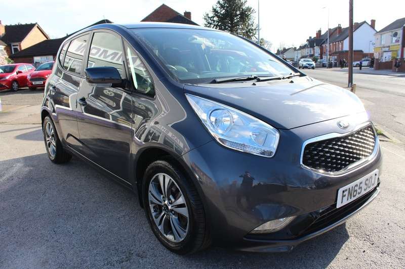 A 2015 KIA VENGA 3 A 2015 KIA VENGA 3