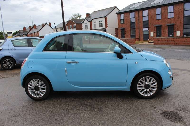 A 2015 FIAT 500 LOUNGE A 2015 FIAT 500 LOUNGE