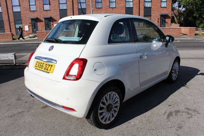 A 2016 FIAT 500 LOUNGE A 2016 FIAT 500 LOUNGE
