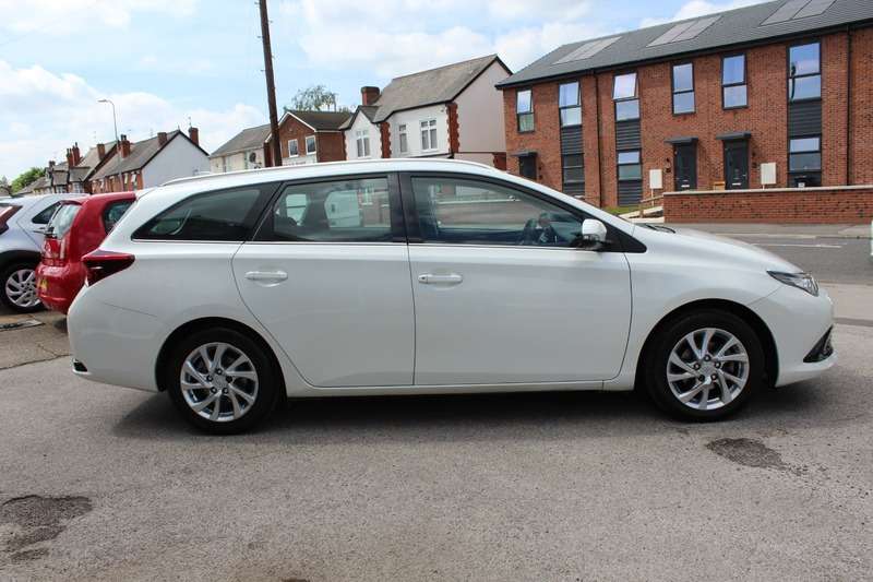 A 2016 TOYOTA AURIS VVTI BUSINESS EDITION TOURING SPORTS TSS A 2016 TOYOTA AURIS VVTI BUSINESS EDITION TOURING SPORTS TSS