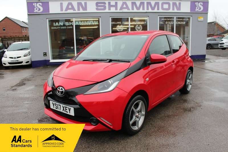 A 2017 TOYOTA AYGO VVT-I X-PLAY A 2017 TOYOTA AYGO VVT-I X-PLAY