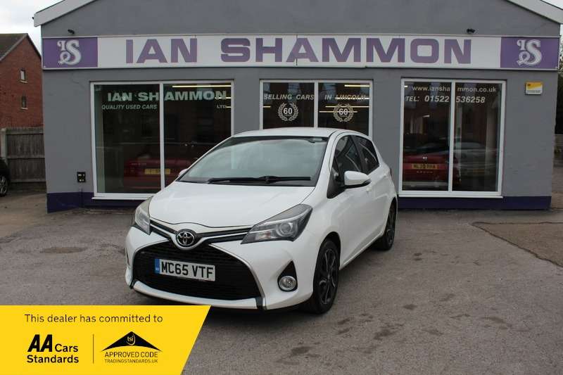 A 2015 TOYOTA YARIS 1.3 VVT-I DESIGN FIVE DOOR A 2015 TOYOTA YARIS 1.3 VVT-I DESIGN FIVE DOOR