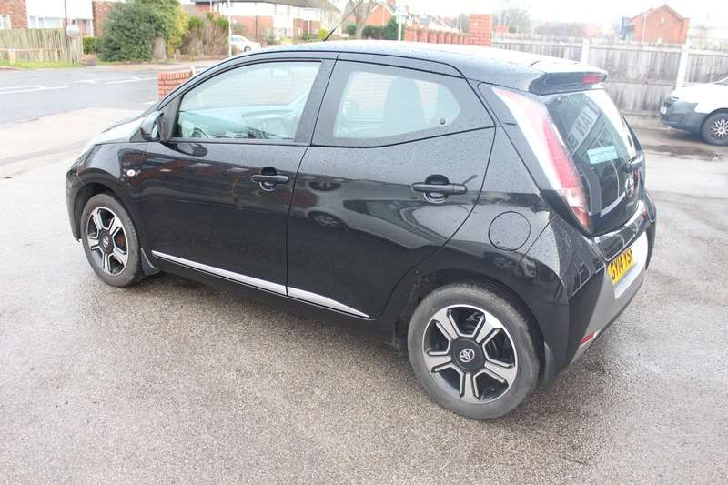 A 2014 TOYOTA AYGO VVT-I X-CLUSIV A 2014 TOYOTA AYGO VVT-I X-CLUSIV