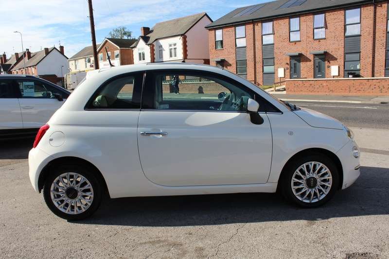 A 2016 FIAT 500 LOUNGE A 2016 FIAT 500 LOUNGE