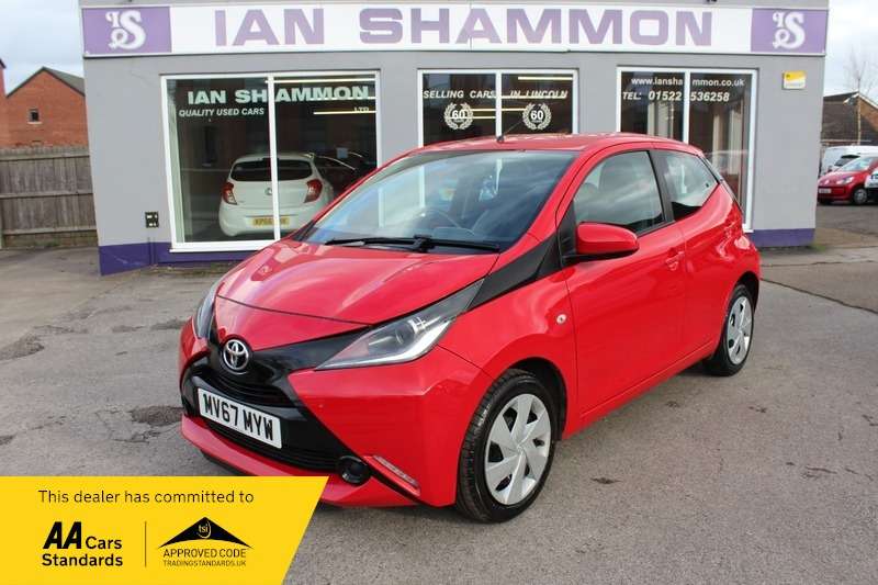A 2017 TOYOTA AYGO VVT-I X-PLAY A 2017 TOYOTA AYGO VVT-I X-PLAY