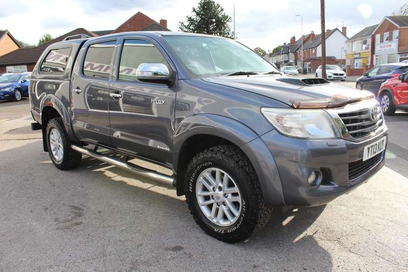A 2013 TOYOTA HILUX 3.0 INVINCIBLE 4X4 D-4D DCB A 2013 TOYOTA HILUX 3.0 INVINCIBLE 4X4 D-4D DCB