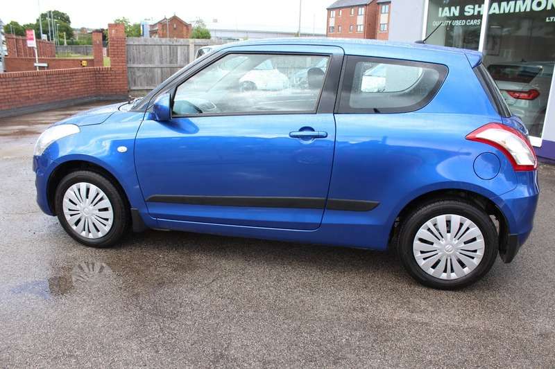 A 2015 SUZUKI SWIFT 1.2 SZ2 A 2015 SUZUKI SWIFT 1.2 SZ2