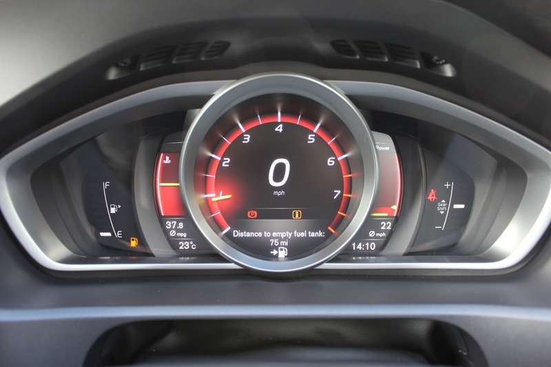 2019 VOLVO V40 2019 VOLVO V40