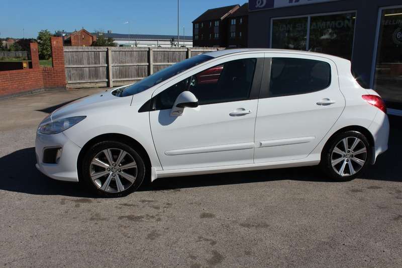 A 2013 PEUGEOT 308 E-HDI ACTIVE NAVIGATION VERSION A 2013 PEUGEOT 308 E-HDI ACTIVE NAVIGATION VERSION