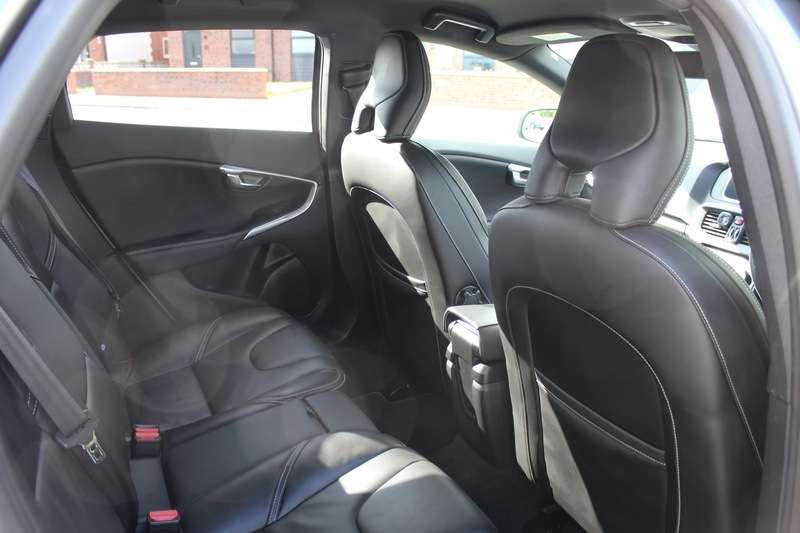 2019 VOLVO V40 2019 VOLVO V40