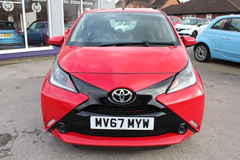 A 2017 TOYOTA AYGO VVT-I X-PLAY A 2017 TOYOTA AYGO VVT-I X-PLAY