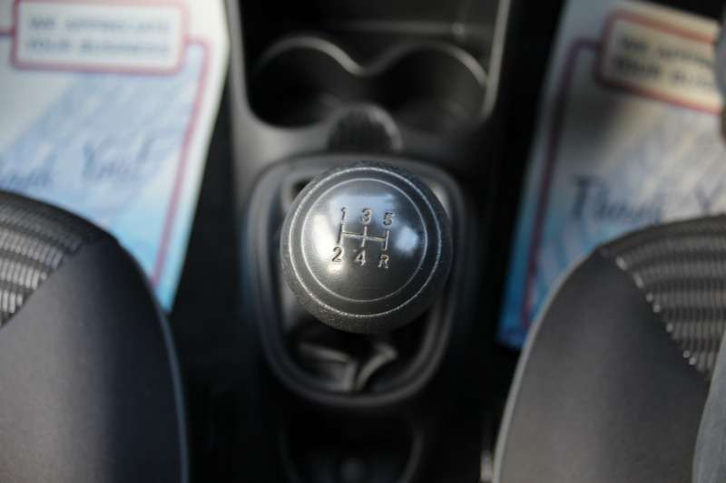 2013 PEUGEOT 107 2013 PEUGEOT 107