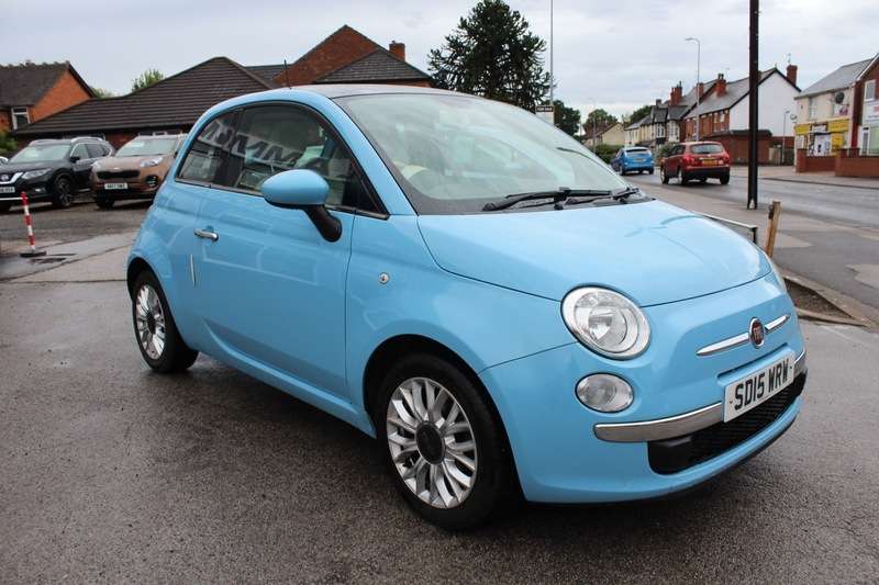 A 2015 FIAT 500 LOUNGE A 2015 FIAT 500 LOUNGE