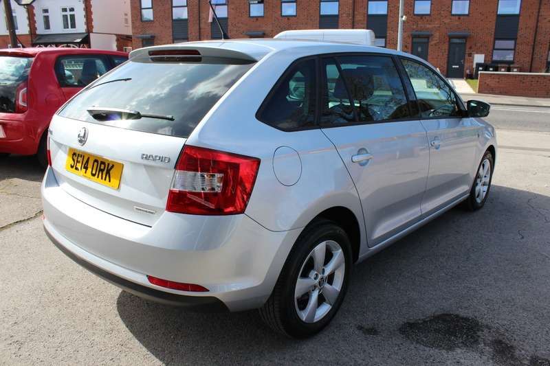 A 2014 SKODA RAPID GREENLINE TDI CR A 2014 SKODA RAPID GREENLINE TDI CR
