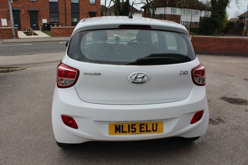 A 2015 HYUNDAI I10 S A 2015 HYUNDAI I10 S